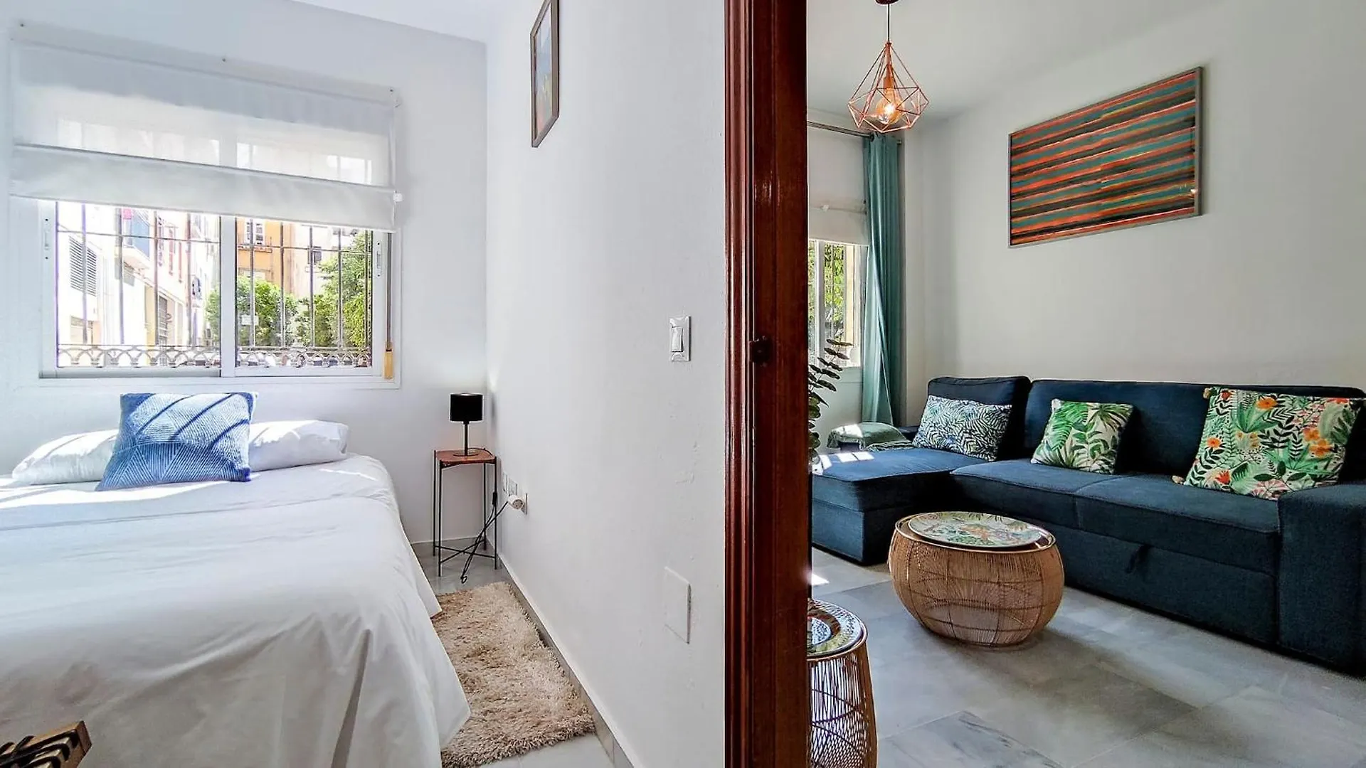 Apartment Plaza De Los Cristos Con Jardin Malaga By Sharingco